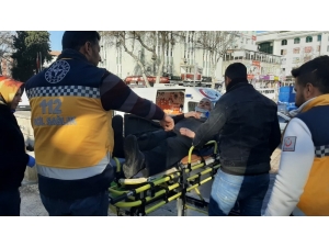 Otomobil Yayaya Çarptı: 1 Yaralı