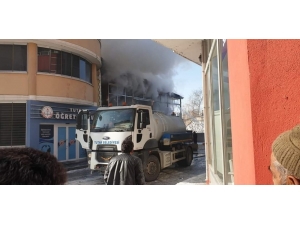 Tutak Öğretmenevi Kafesinde Yangın