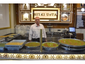 Kadayıfçı Sıtkı Usta Bir Haftalık Gelirlerini Depremzedelere Gönderecek