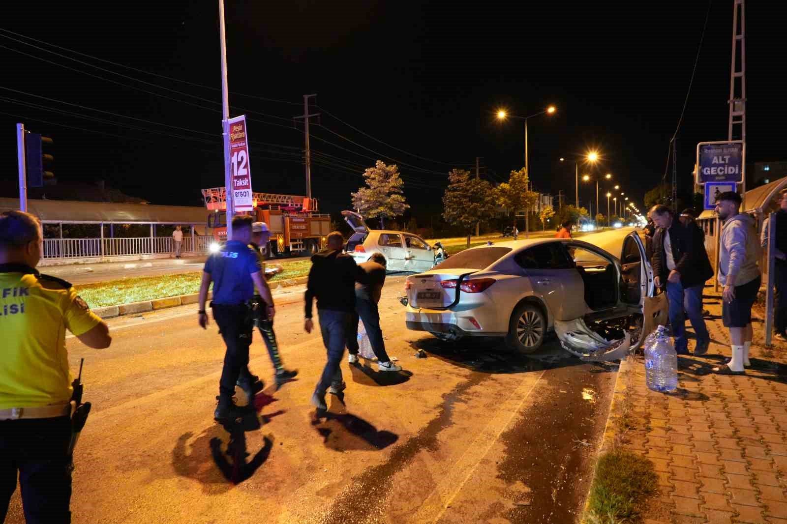 erzincan-da-iki-otomobil-carpisti-5-yarali