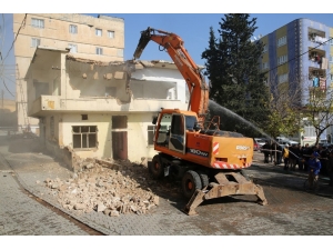 Harabeler Yıkılarak Yeşil Alana Dönüştürülüyor