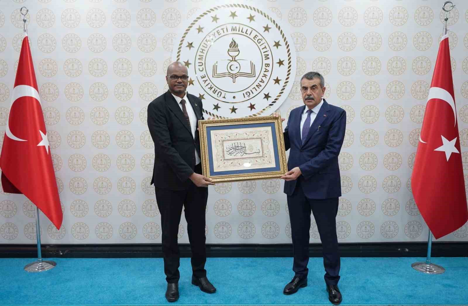 bakan-tekin-sudan-egitim-bakani-hajar-ile-bir-araya-geldi