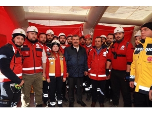 Bakan Koca, Elazığ’daki Kırklareli Umke Ekibinin Çalışmalarını İnceledi