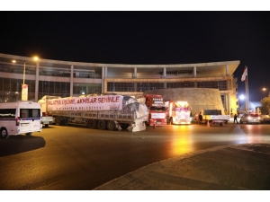 Akhisar Belediyesi’nin Yardım Araçları Yola Çıktı