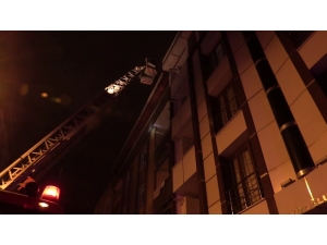 Esenyurt’ta Yangın Paniği: 5’i Çocuk 10 Kişi Mahsur Kaldı