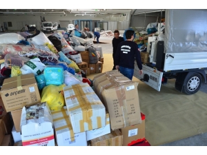 Bodrum İki Tır Dolusu Yardım Malzemesini Elazığ’a Uğurladı