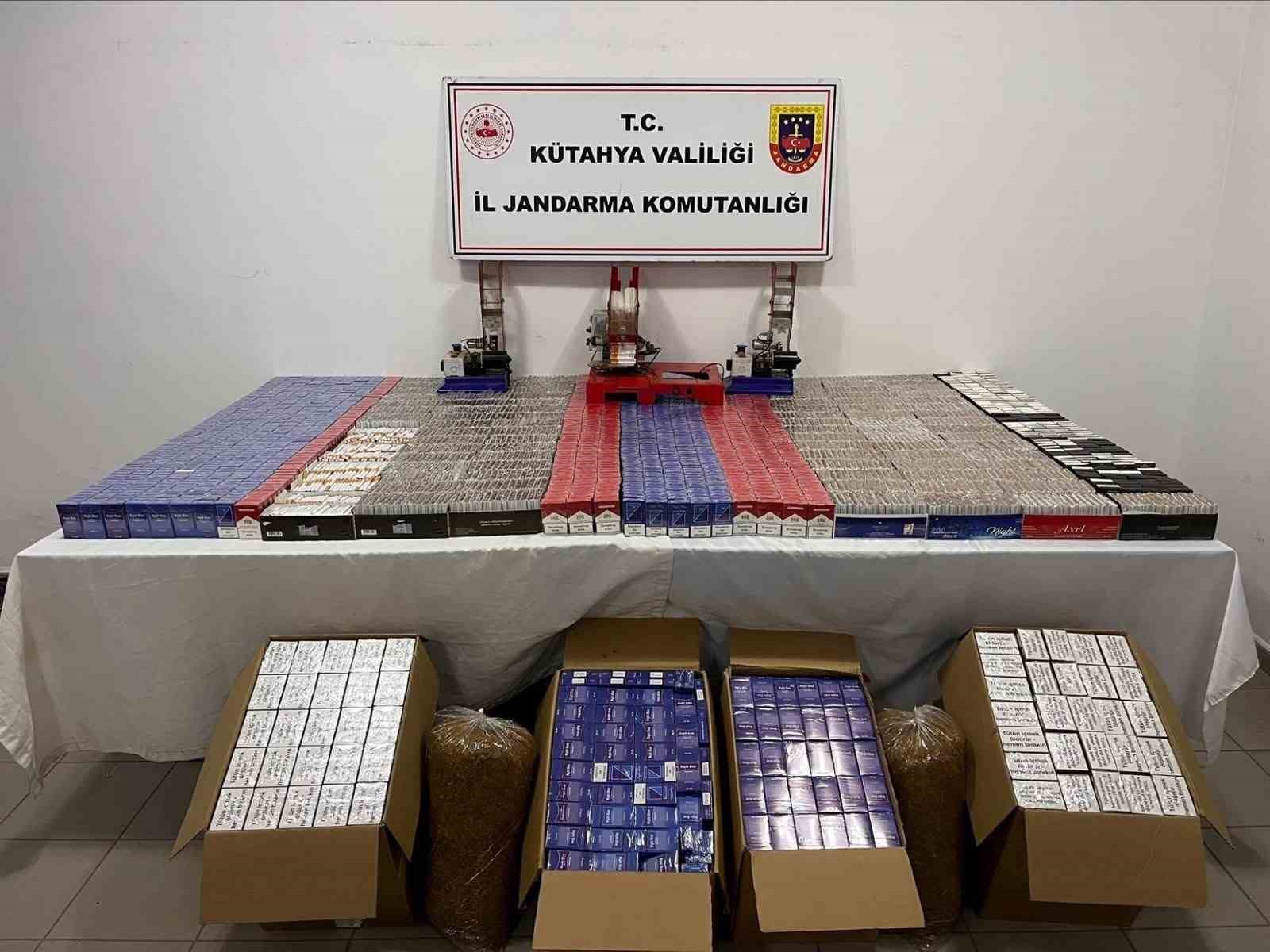 simav-da-jandarmadan-kacakcilik-operasyonu-binlerce-paket-sigara-ve-makaron-ele-gecirildi