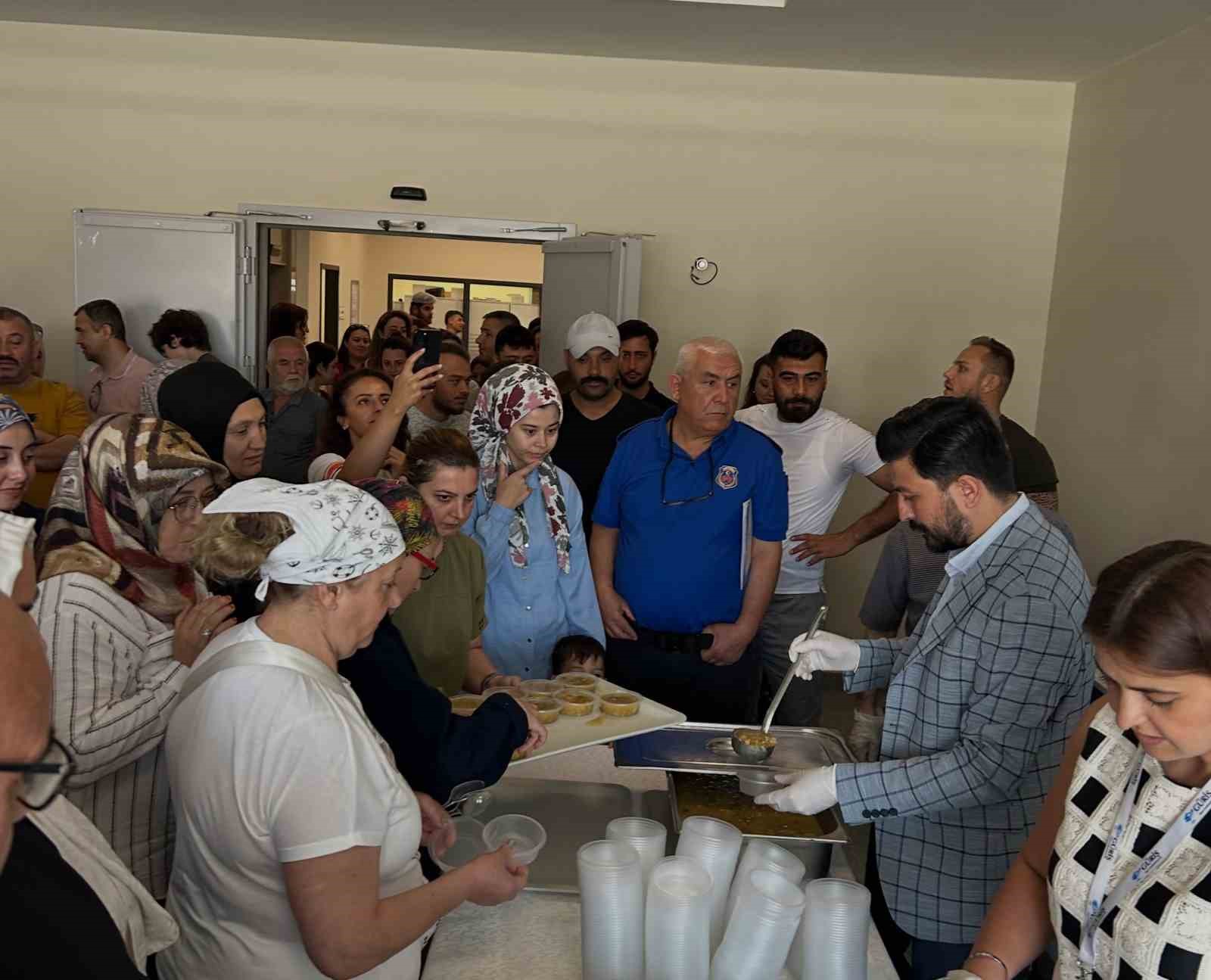 kutahya-sehir-hastanesi-nde-bin-kisilik-asure-ikrami