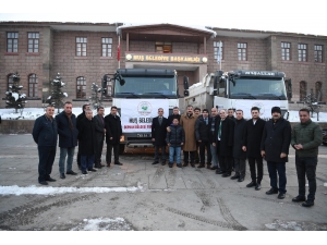 Muş Belediyesi Deprem Bölgesine 2 Kamyon Daha Yardım Malzemesi Gönderdi