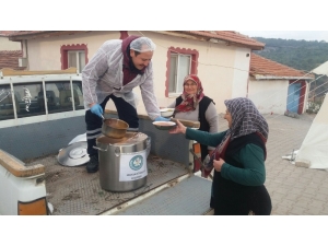 Büyükşehirden Akhisarlı Depremzedelere Çorba Yardımı