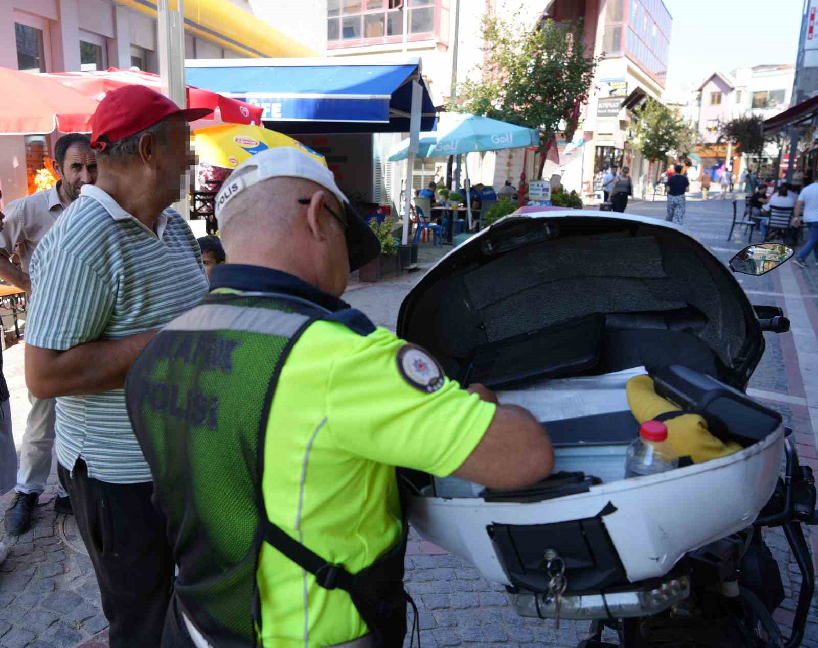 edirne-de-motosiklet-denetimi-yayalarin-alanina-giren-suruculere-ceza