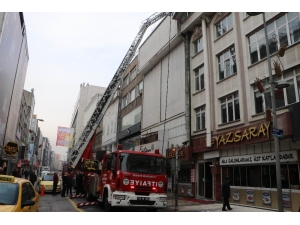 Restoranın Bacasında Çıkan Yangın İtfaiye Ekiplerini Harekete Geçirdi
