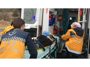 Bilecik’te Meydana Gelen Trafik Kazasında 1’i Çocuk 2 Kişi Yaralandı