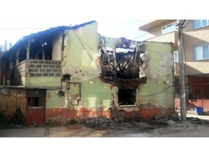 Tehlike Saçan Bina Yıkıldı