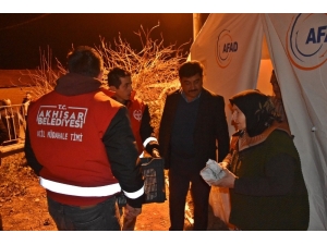 Akhisar’da Depremzedelerin İhtiyaçları Gideriliyor