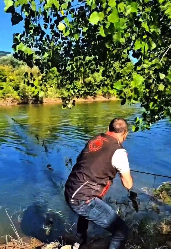 sakarya-da-nehir-ve-goletlerdeki-kacak-aglar-tek-tek-toplaniyor