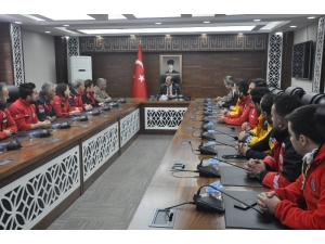 Vali Pehlivan, Elazığ Depreminde Görev Alan Personele Başarı Belgesi Verdi