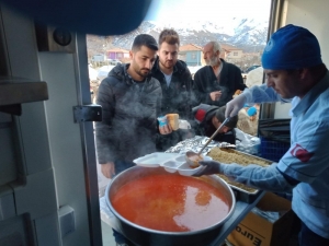 Mersin Büyükşehir Belediyesi Ekipleri, Depremin Yaralarını Sarıyor