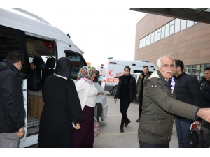 Diyarbakır Annelerinden Elazığ’da Depremzedelere Ziyaret
