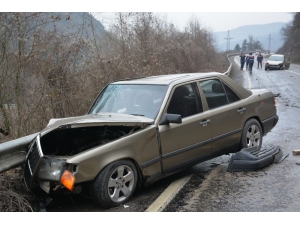 Birbirlerine Çarpmamak İçin Bariyerlere Çarptılar