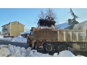 Dodurga’da Ana Cadde Ve Sokaklar Kardan Temizleniyor