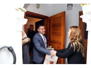 Alanya Yeni Misafirlerini "Hoşgeldin Komşum" Projesiyle Karşılıyor