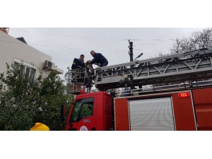 Alzaymır Hastası Yaşlı Kadın Yanan Evden Böyle Kurtarıldı