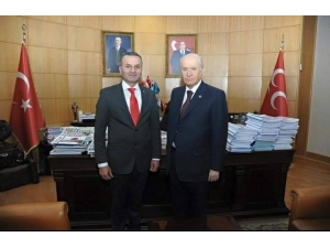 Ak Parti’li Başkan Ve Mhp Üst Kurul Delegesinin Bulunduğu Araç Takla Attı: 3 Yaralı