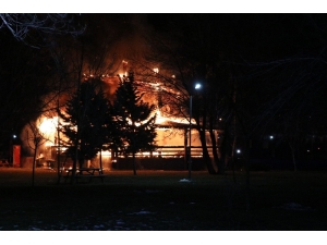 Bolu’da Alev Alev Yanan Kafeterya Küle Döndü