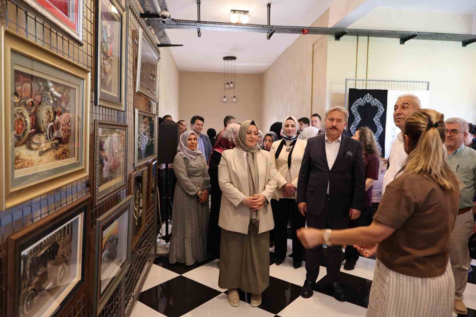 melikgazi-belediyesi-nin-kurslarindaki-bir-yillik-emek-gorucuye-cikti
