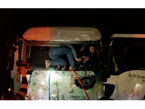 Tanker Tır’a Arkadan Çarptı: 1 Ağır Yaralı