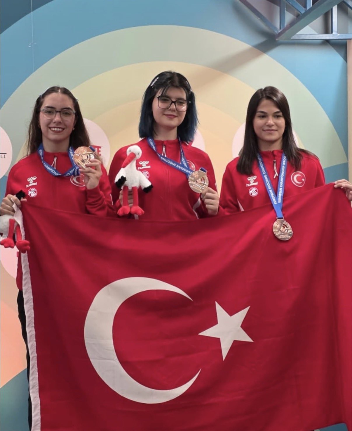 u23-avrupa-sampiyonasi-nda-havali-tufek-kadin-ve-erkek-takimlarindan-bronz-madalya