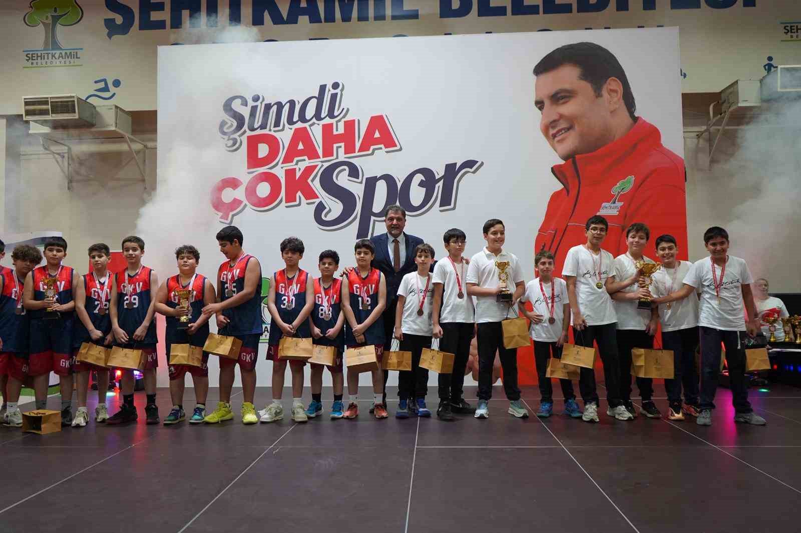 sehitkamil-de-2-kume-sportif-musabakalari-coskusu-odul-toreniyle-taclandi