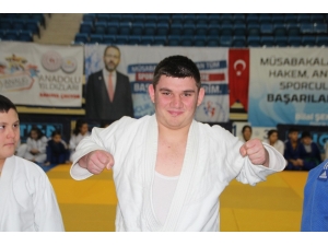 Özel Gereksinimli Sporcular Mindere Çıktı, Performansları Ayakta Alkışlandı