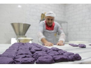 Mor Ekmekten Sonra Mor Hamurdan Ürünler Giderek Yaygınlaşıyor