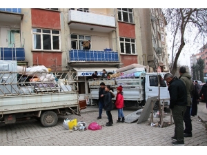 Elazığ’da 88 Yapı İçin Acil Yıkım Kararı, Depremden Kaçış