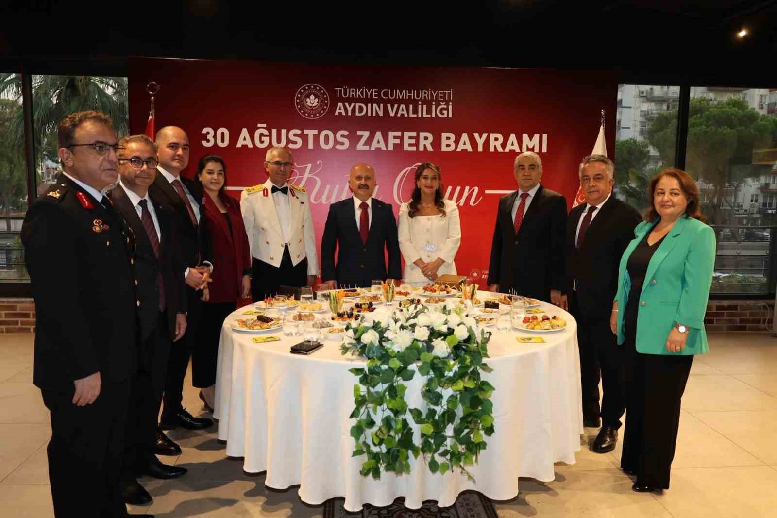 aydin-da-zafer-bayrami-resepsiyonu-gerceklestirildi