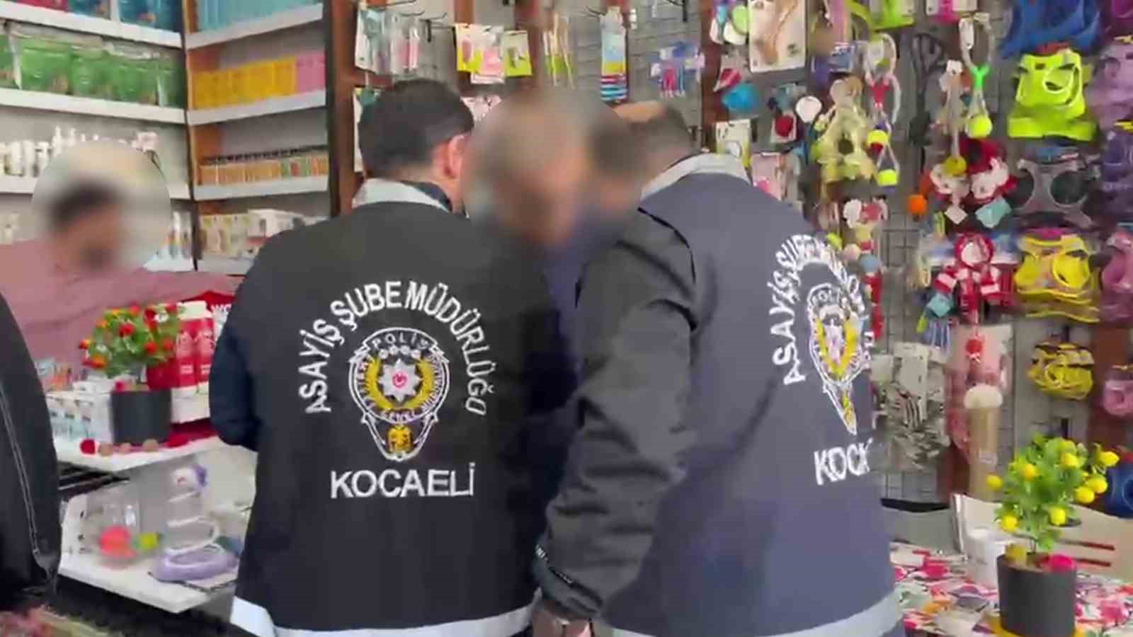 10-yildir-aranan-firari-dukkaninda-yakalandi-kelepceye-itiraz-etti