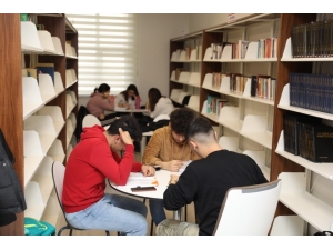 İlkadım Belediyesi Halk Kütüphanesine Vatandaşlardan Yoğun İlgi