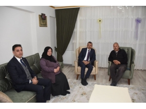 Vali Sezer: "Şehit Ailelerimizin Her Zaman Yanındayız"