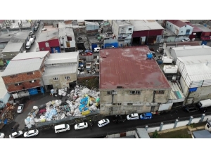 Sultangazi’de Göçüğün Meydana Geldiği İş Yeri Havadan Görüntülendi