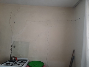 Bağlar’da 30’a Yakın Yapıda Hasar Tespit Edildi, İki Katlı Bina Boşaltıldı