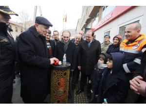 Deprem Bölgesi İçin Hazırlanan Yardımlar Dualarla Yola Koyuldu