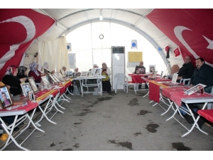 Hdp Önündeki Ailelerin Evlat Nöbeti 149’uncu Gününde