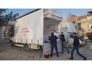 İnegöllü Nakliyeci, Topladığı Yardım Malzemelerini Depremzedelere Götürdü