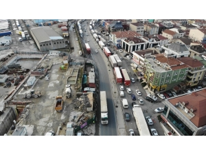 Gümrükte Oluşan Teknik Arıza, Kilometrelerce Tır Kuyruğuna Sebep Oldu