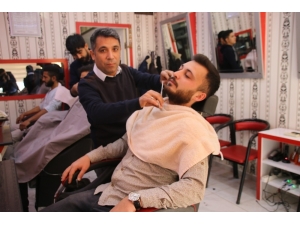 Kozanlı Berber 3 Günlük Hasılatını Depremzedelere Bağışladı