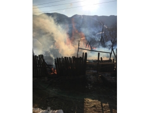 Kastamonu’da 1 Ev Ve Samanlık Küle Döndü