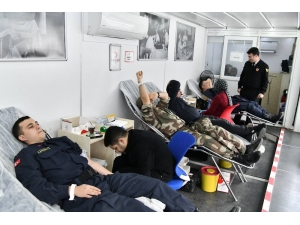 Isparta Jandarmadan Kızılay’a Kan Bağışı