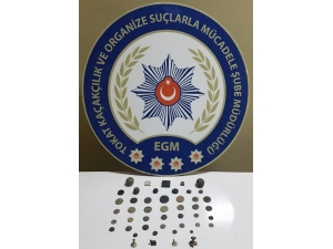 Durdurulan Şüpheli Araçta 47 Parça Tarihi Eser Ele Geçirildi